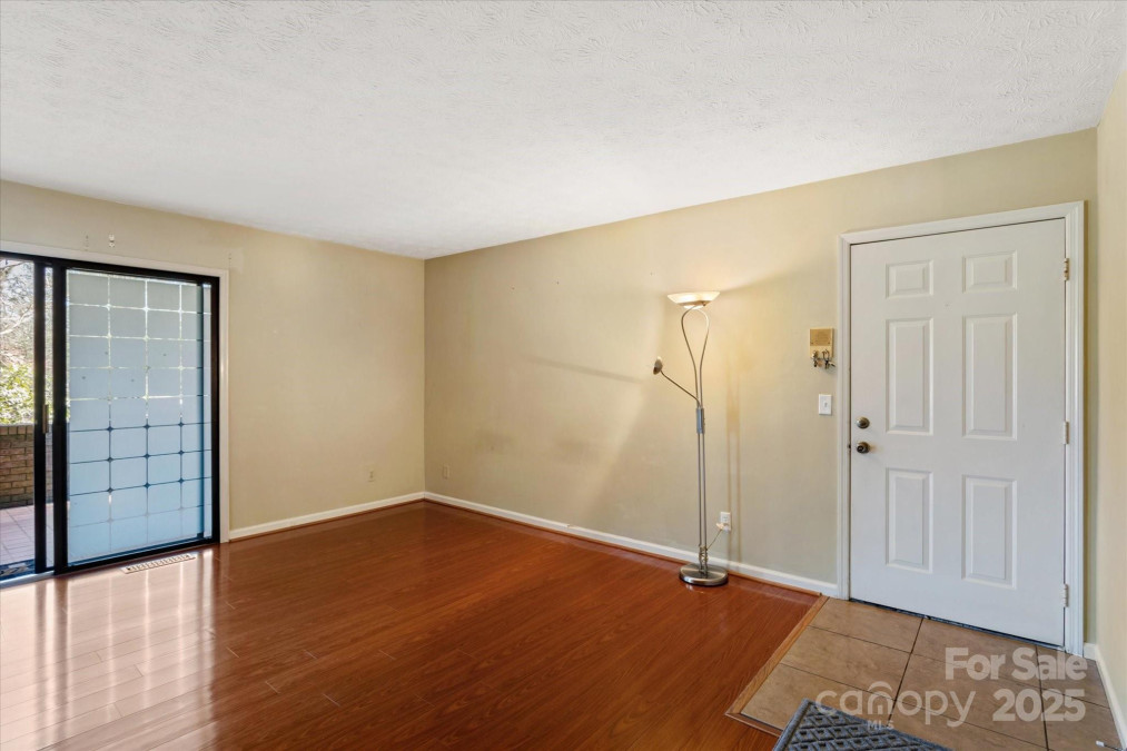 1749 B Haywood Manor Rd Hendersonville, NC 28791