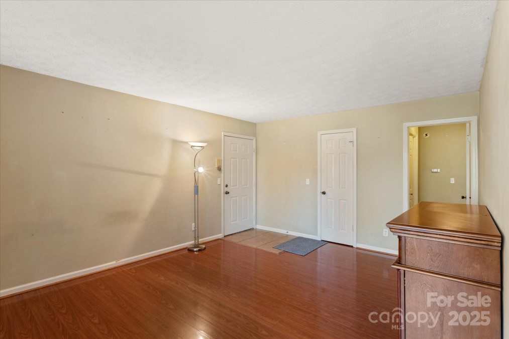1749 B Haywood Manor Rd Hendersonville, NC 28791