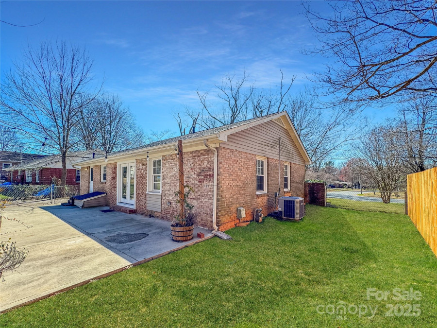 4201 Winedale Ln Charlotte, NC 28205
