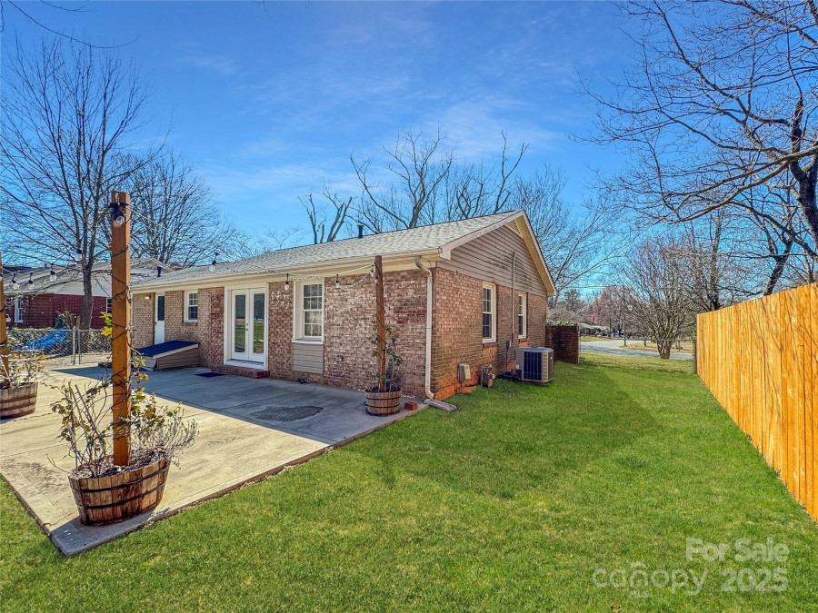 4201 Winedale Ln Charlotte, NC 28205