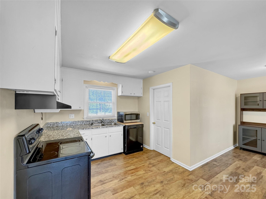 4201 Winedale Ln Charlotte, NC 28205