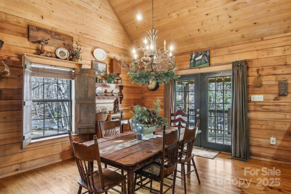 49 Breezy Creek Ln Maggie Valley, NC 28751