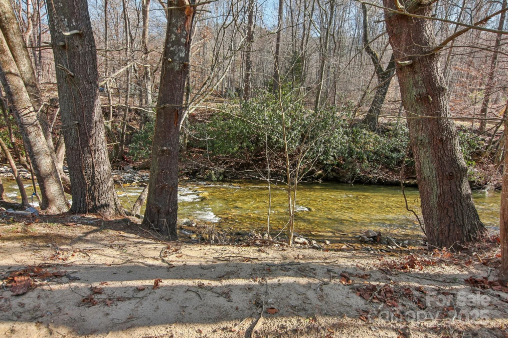 49 Breezy Creek Ln Maggie Valley, NC 28751