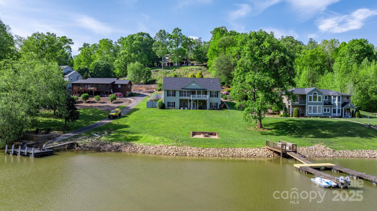 892 Plantation Dr Marion, NC 28752