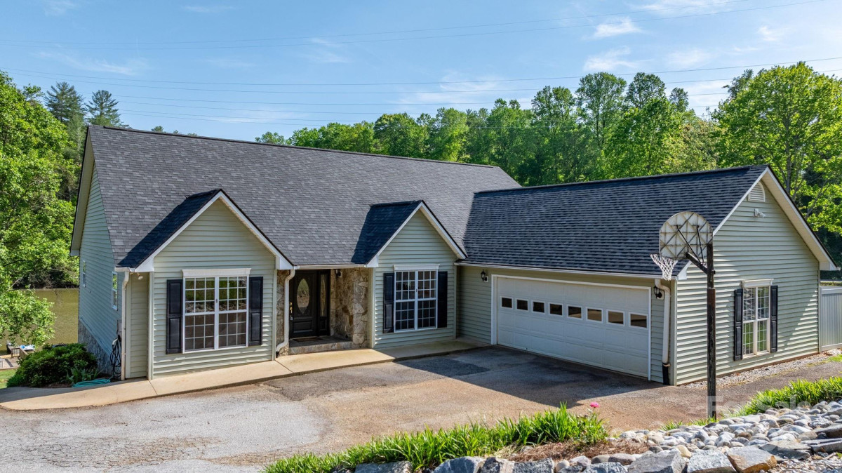 892 Plantation Dr Marion, NC 28752