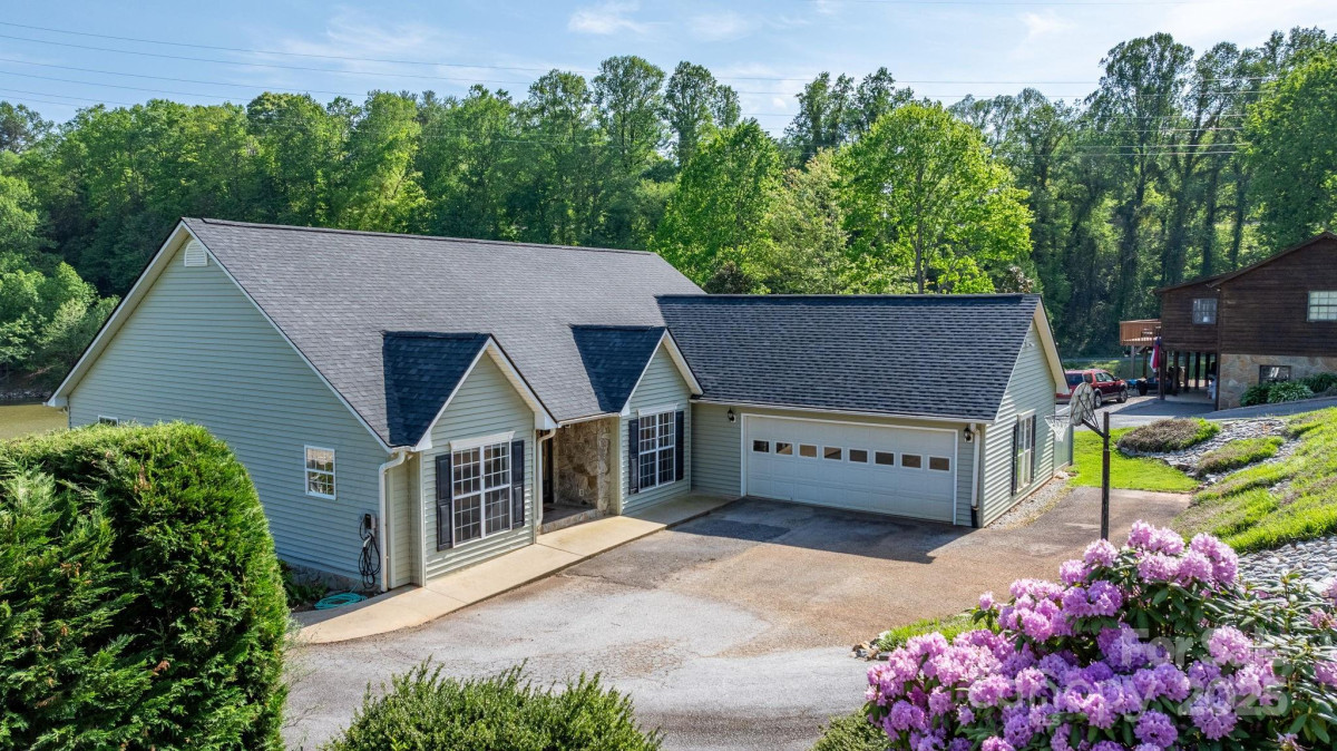 892 Plantation Dr Marion, NC 28752