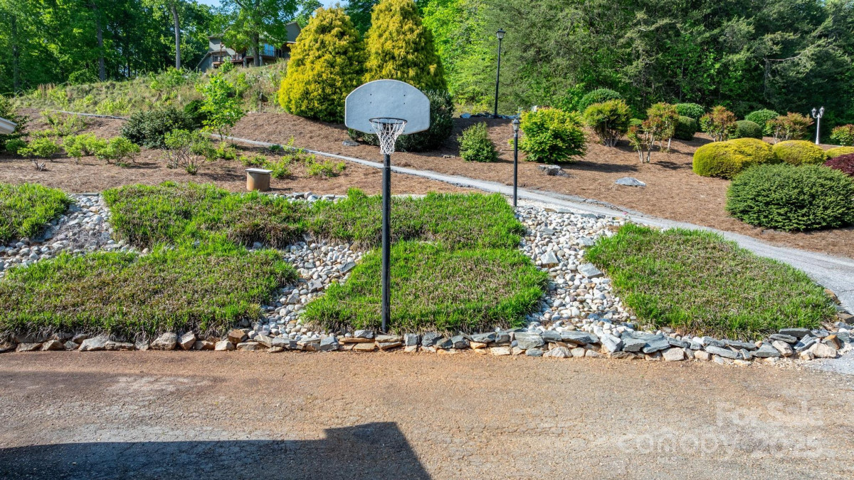892 Plantation Dr Marion, NC 28752