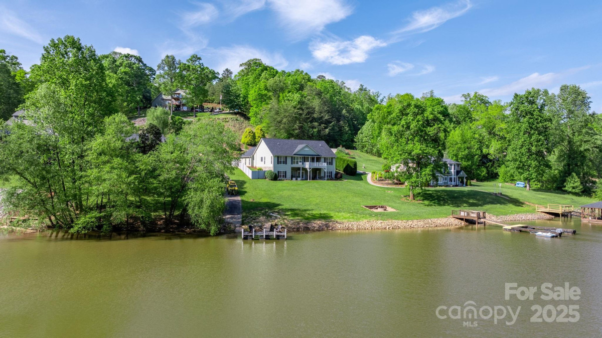 892 Plantation Dr Marion, NC 28752