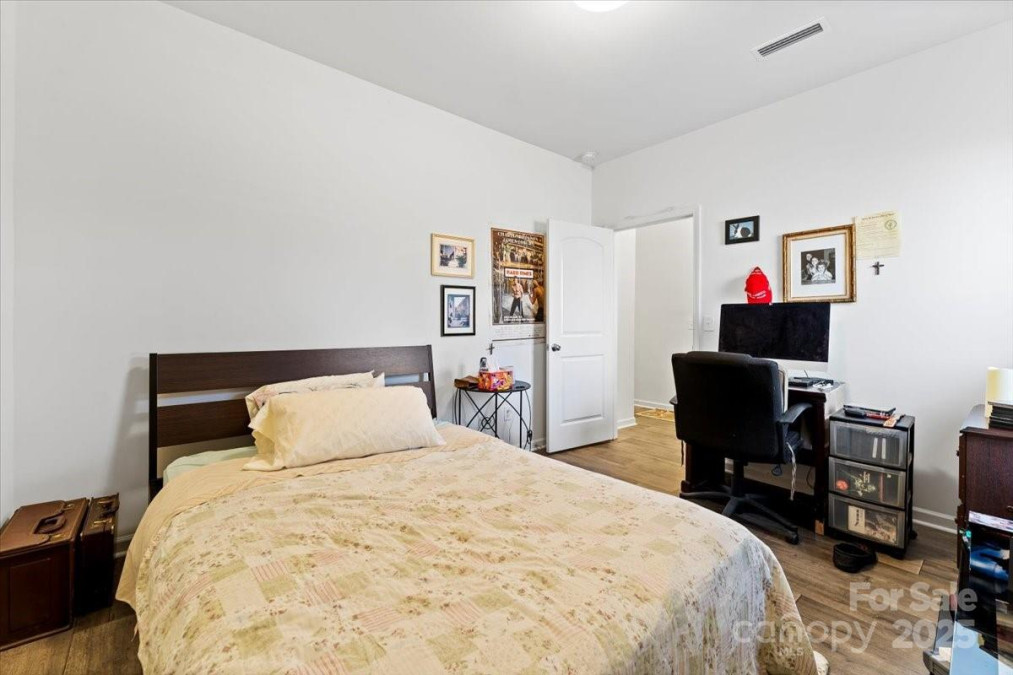 1036 Bramcote Ln Charlotte, NC 28215