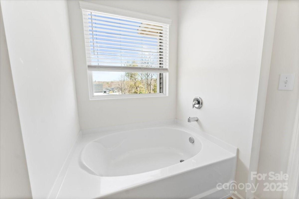 1036 Bramcote Ln Charlotte, NC 28215