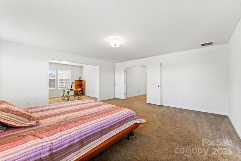 1036 Bramcote Ln Charlotte, NC 28215