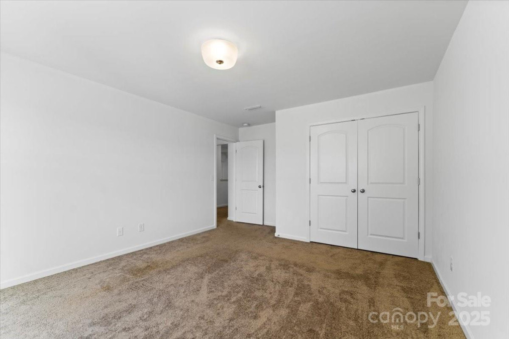 1036 Bramcote Ln Charlotte, NC 28215