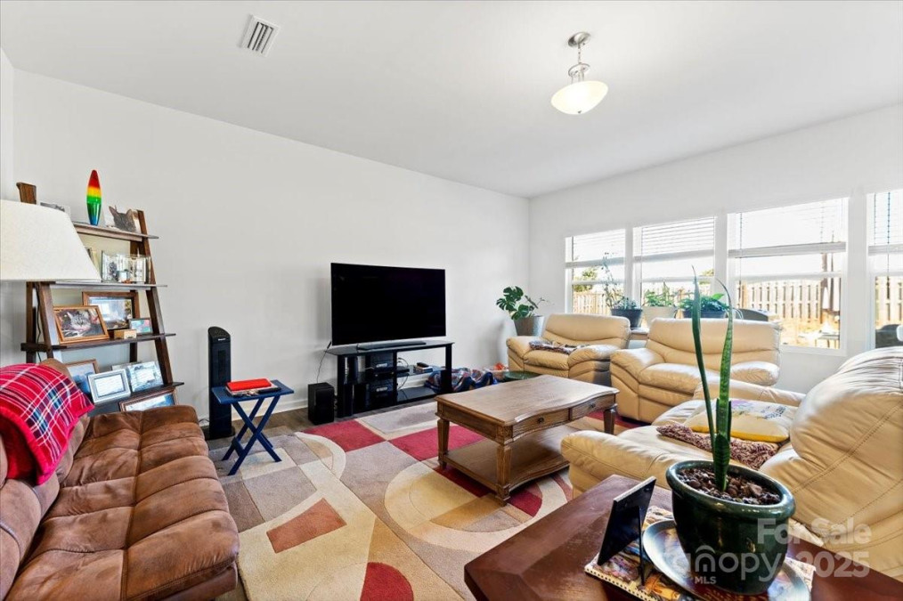 1036 Bramcote Ln Charlotte, NC 28215