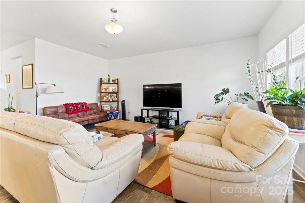 1036 Bramcote Ln Charlotte, NC 28215