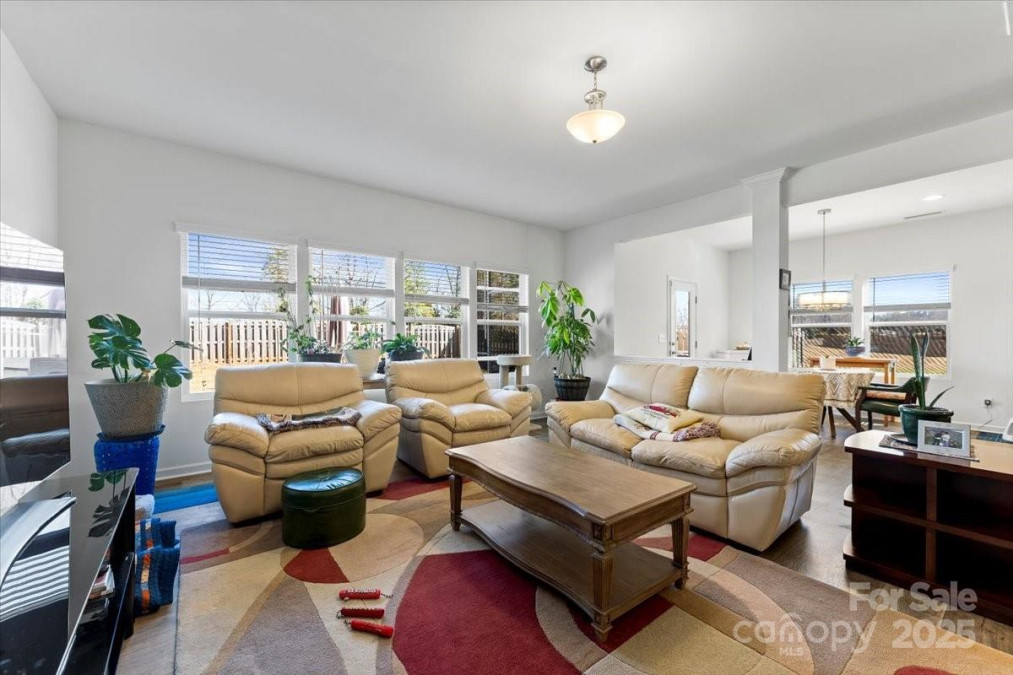 1036 Bramcote Ln Charlotte, NC 28215