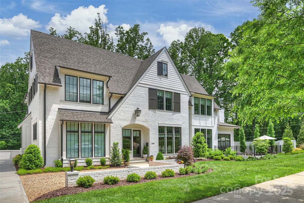 2509 Montrose Ct Charlotte, NC 28207