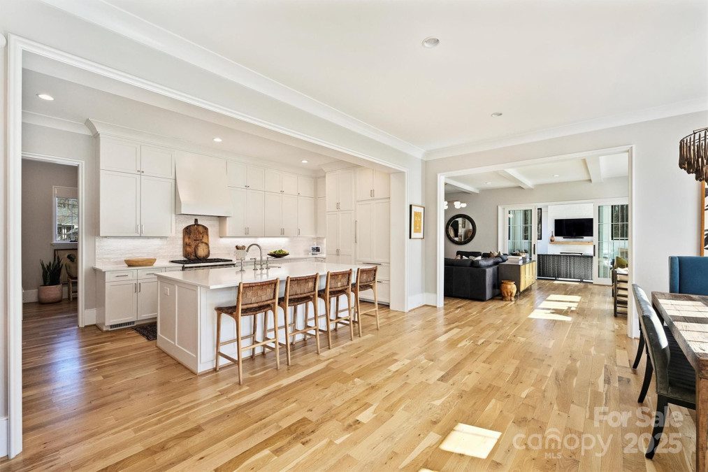 2509 Montrose Ct Charlotte, NC 28207