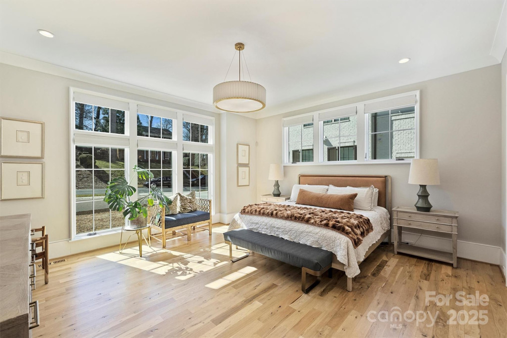 2509 Montrose Ct Charlotte, NC 28207