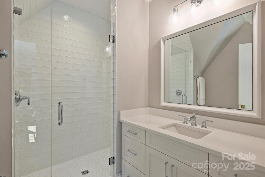 2509 Montrose Ct Charlotte, NC 28207