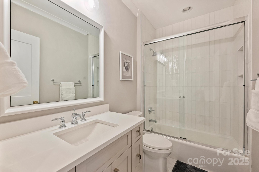 2509 Montrose Ct Charlotte, NC 28207