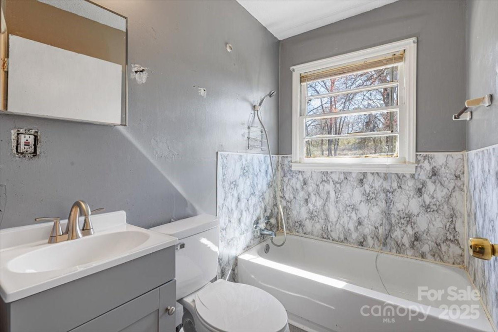 629 Johns Ln Gastonia, NC 28052
