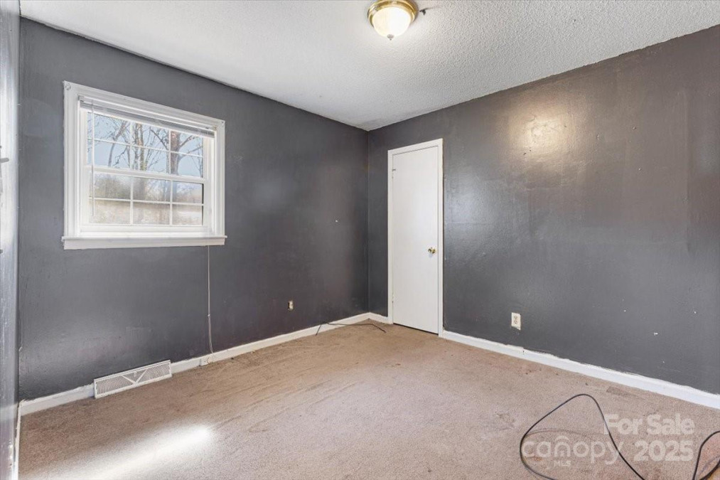 629 Johns Ln Gastonia, NC 28052