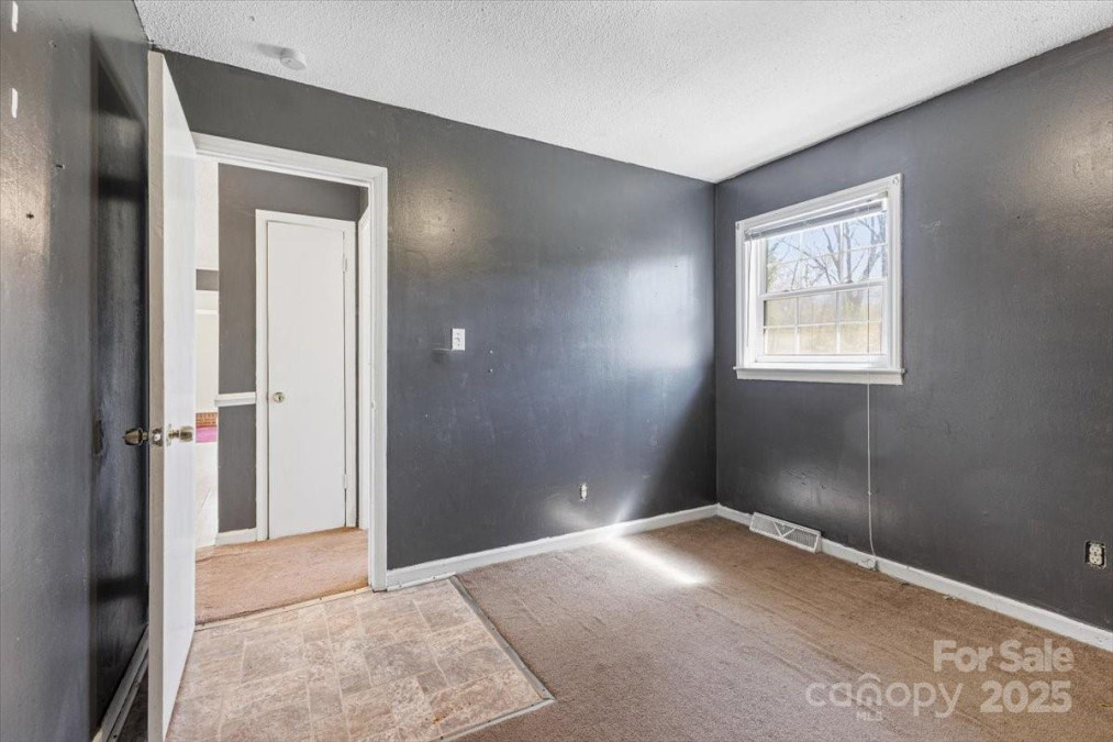 629 Johns Ln Gastonia, NC 28052