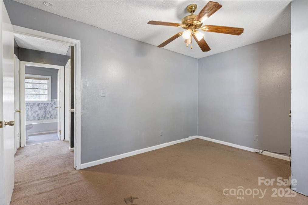 629 Johns Ln Gastonia, NC 28052