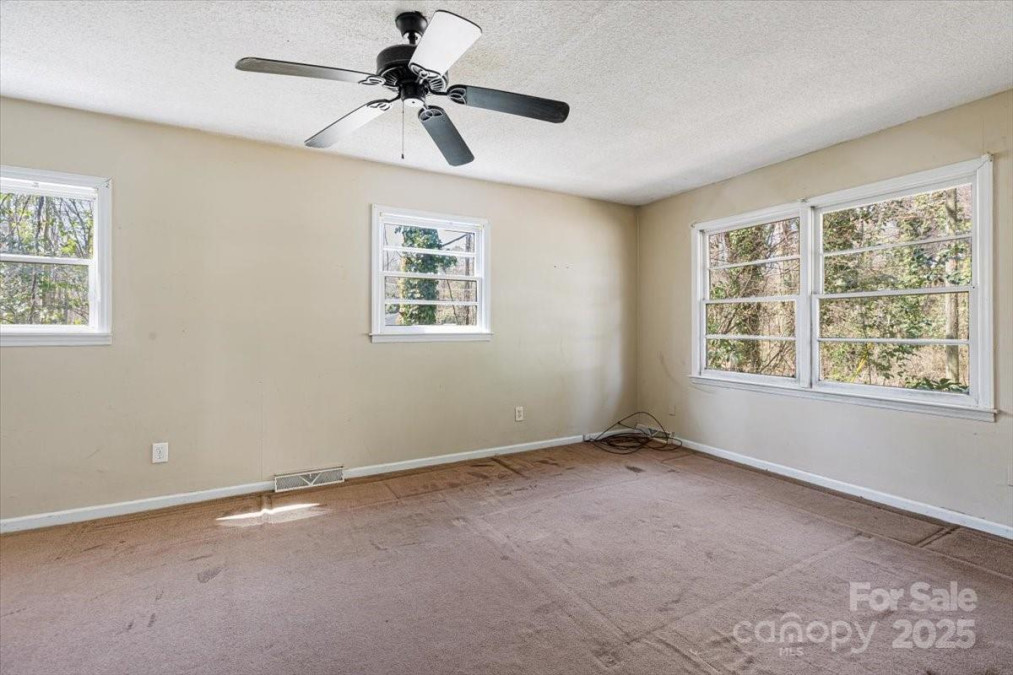 629 Johns Ln Gastonia, NC 28052