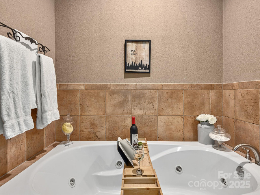 330 Vista Dr Mars Hill, NC 28754