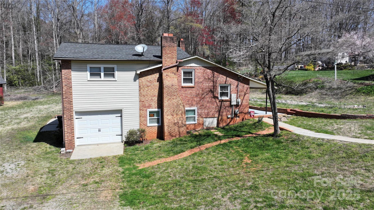 1740 Young Dr Conover, NC 28613