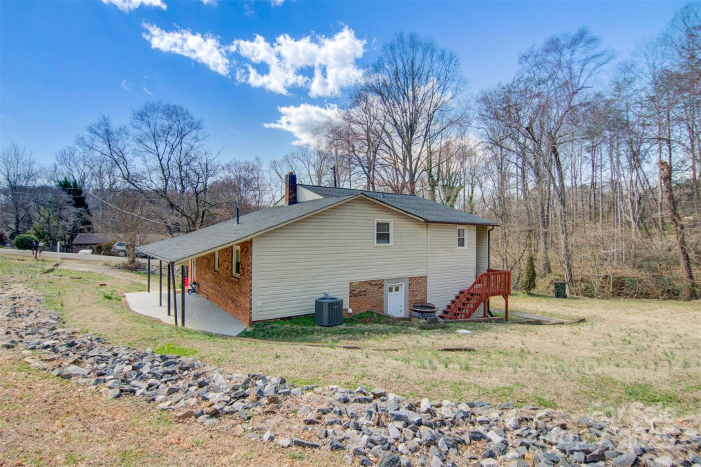 1740 Young Dr Conover, NC 28613