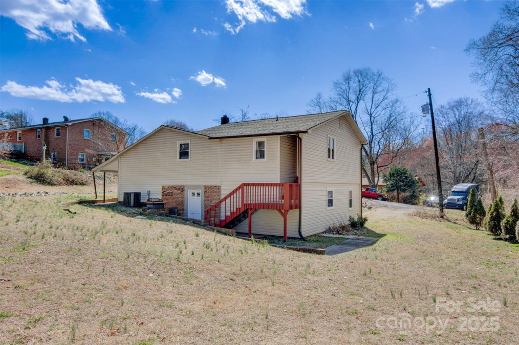 1740 Young Dr Conover, NC 28613