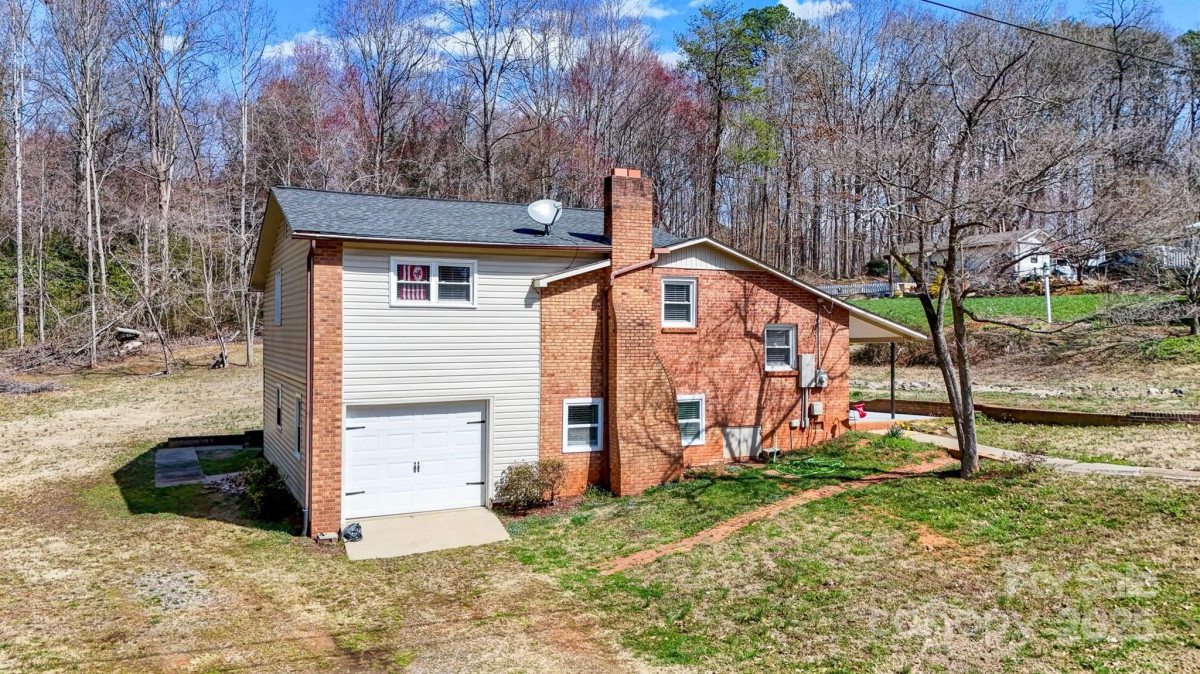 1740 Young Dr Conover, NC 28613