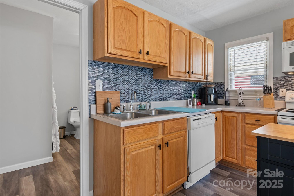 1740 Young Dr Conover, NC 28613