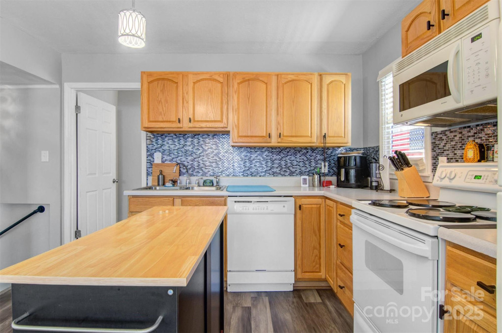 1740 Young Dr Conover, NC 28613