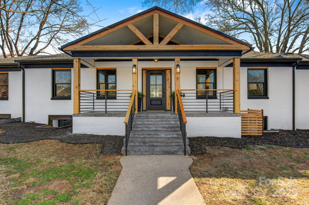 1206 9th St Hickory, NC 28601