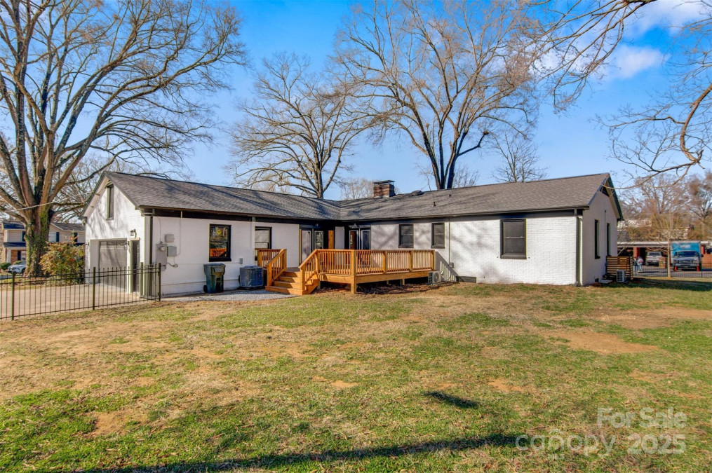 1206 9th St Hickory, NC 28601