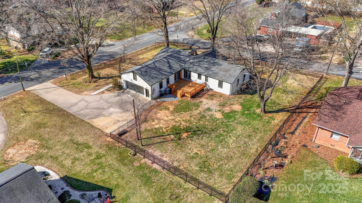 1206 9th St Hickory, NC 28601