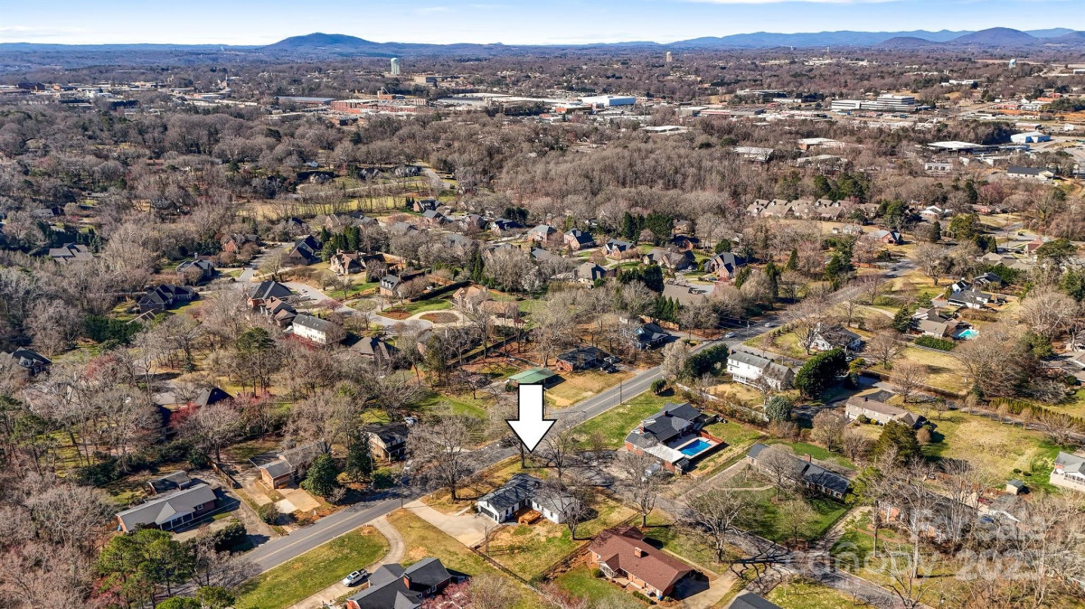 1206 9th St Hickory, NC 28601