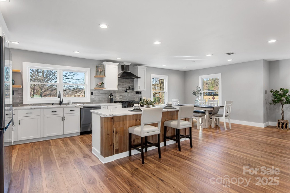 1206 9th St Hickory, NC 28601
