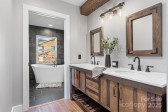 1206 9th St Hickory, NC 28601