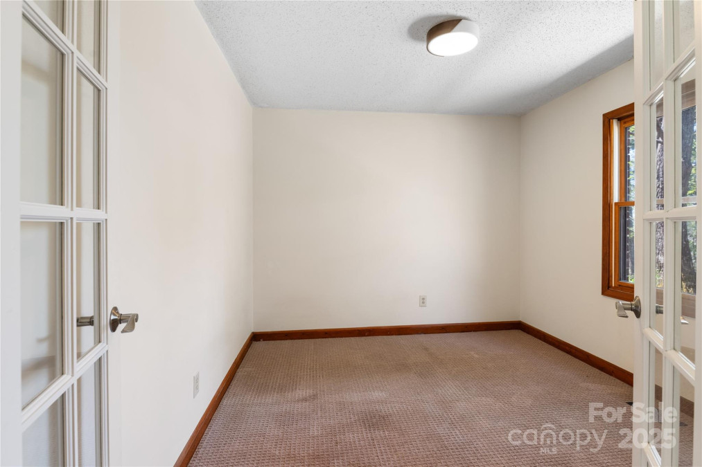 15 Elmwood Ln Asheville, NC 28803