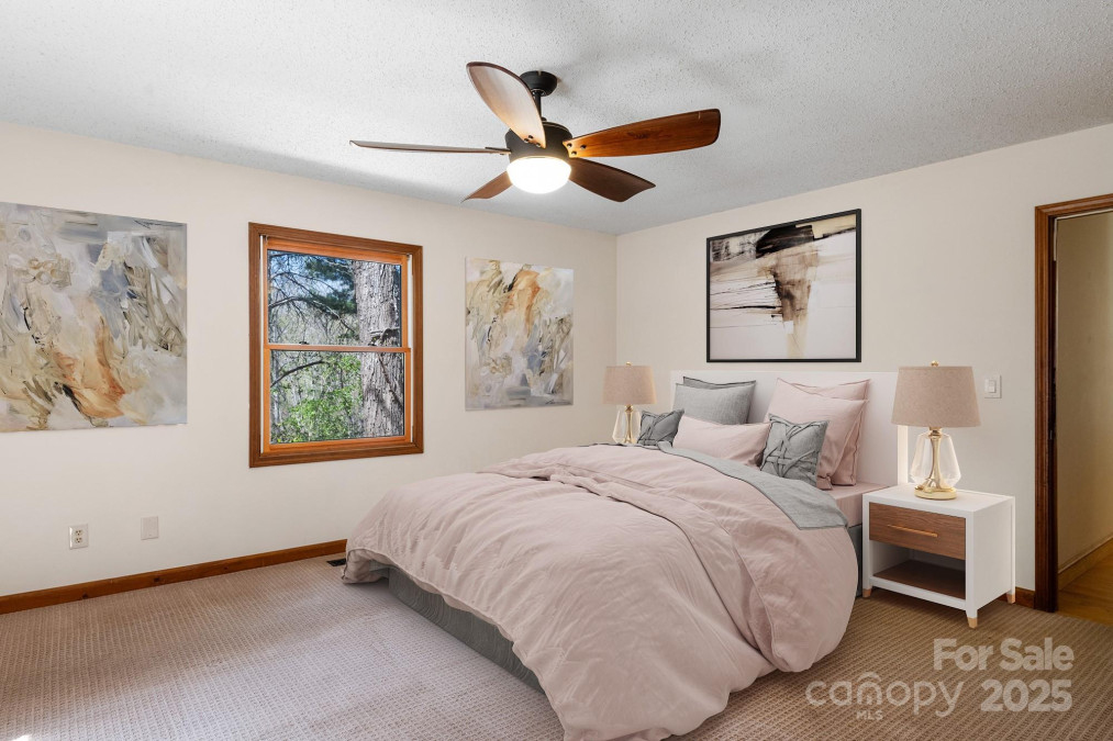 15 Elmwood Ln Asheville, NC 28803
