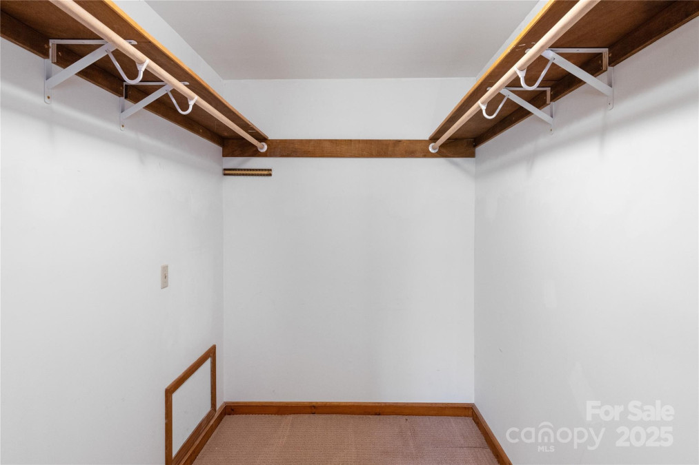 15 Elmwood Ln Asheville, NC 28803