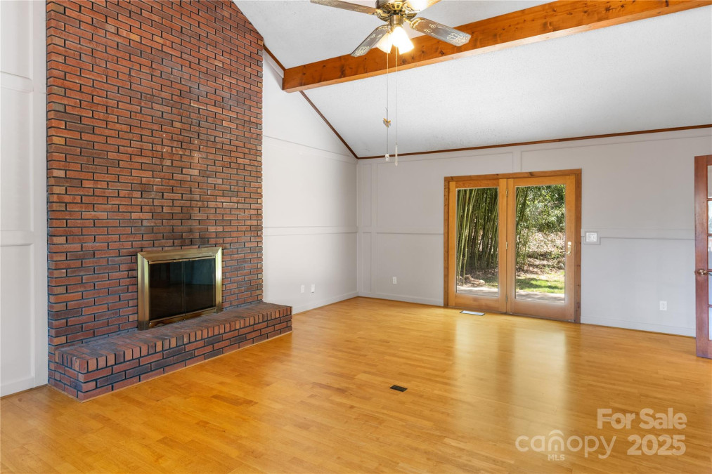 15 Elmwood Ln Asheville, NC 28803