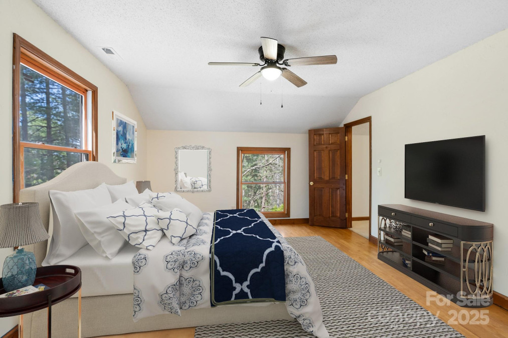 15 Elmwood Ln Asheville, NC 28803