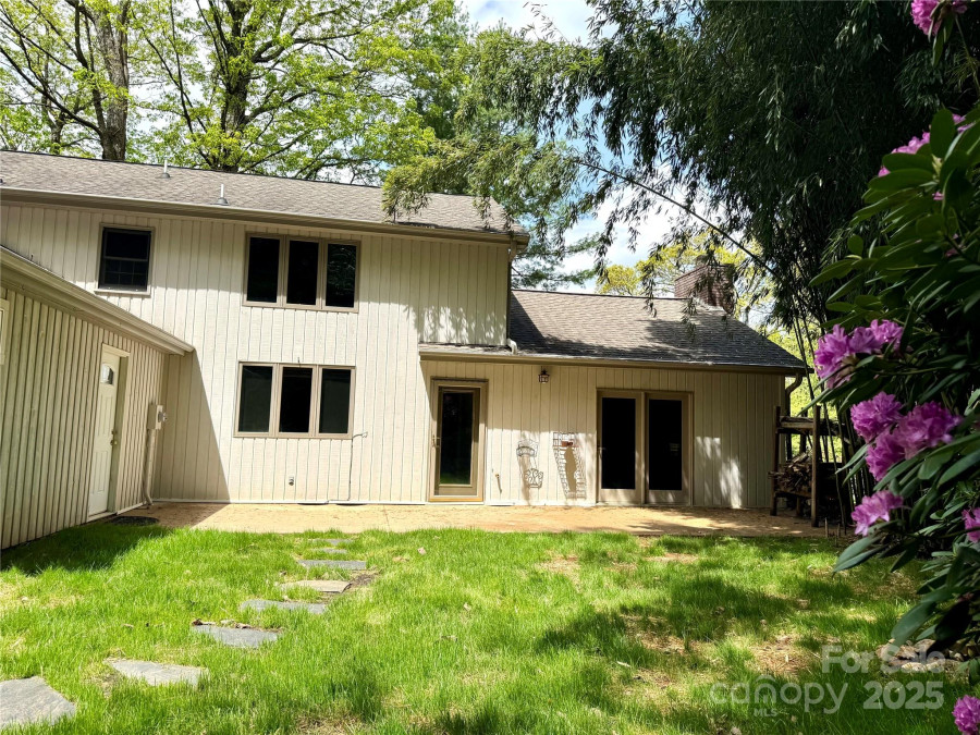 15 Elmwood Ln Asheville, NC 28803
