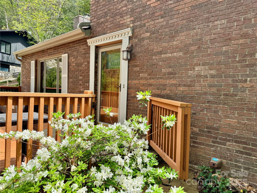 15 Elmwood Ln Asheville, NC 28803