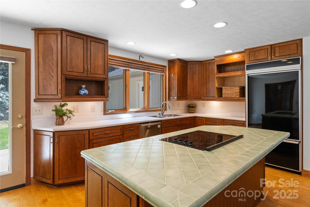 15 Elmwood Ln Asheville, NC 28803